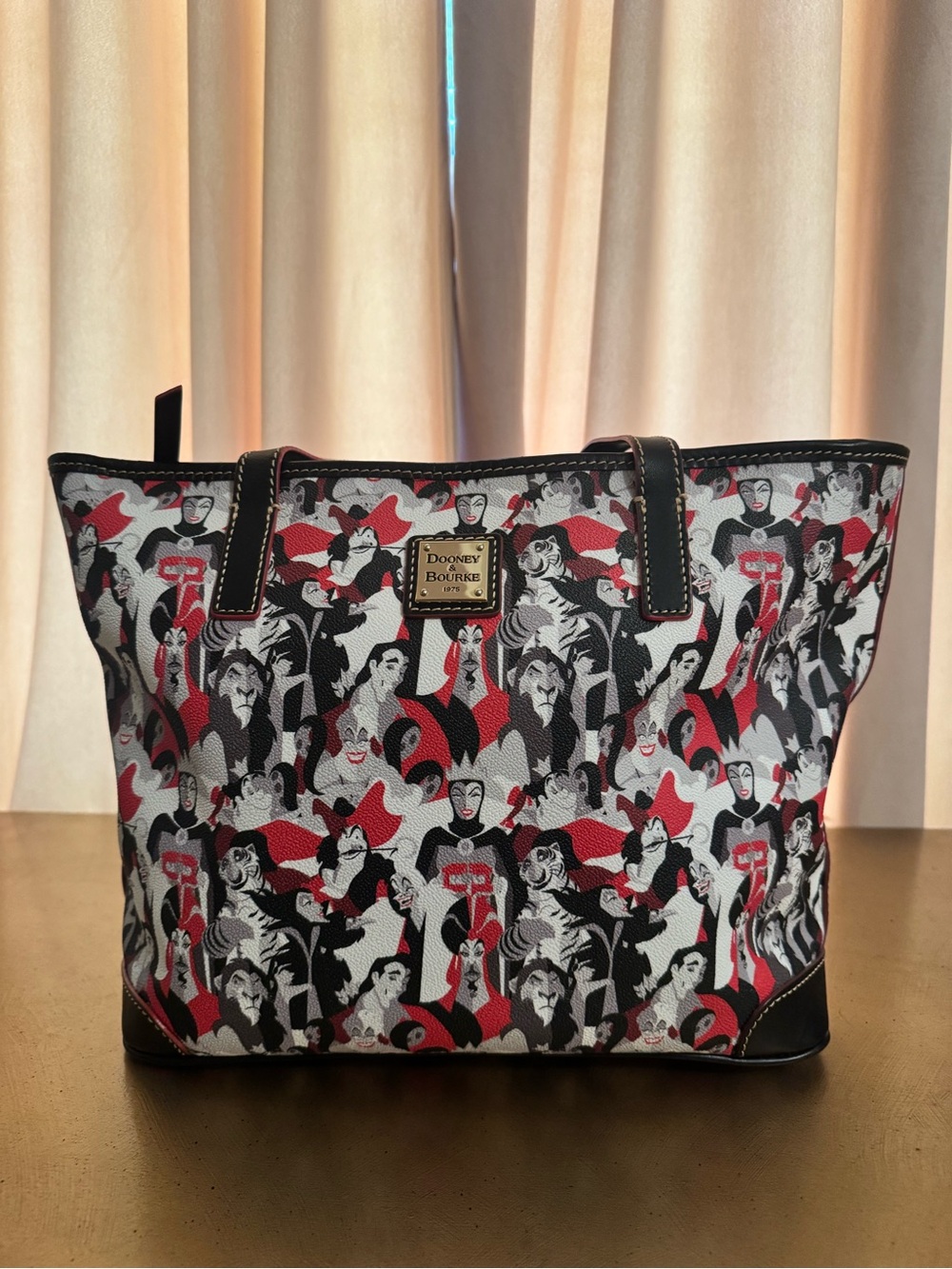 Disney Dooney & Bourke Villains Tote FANTASTIC placement